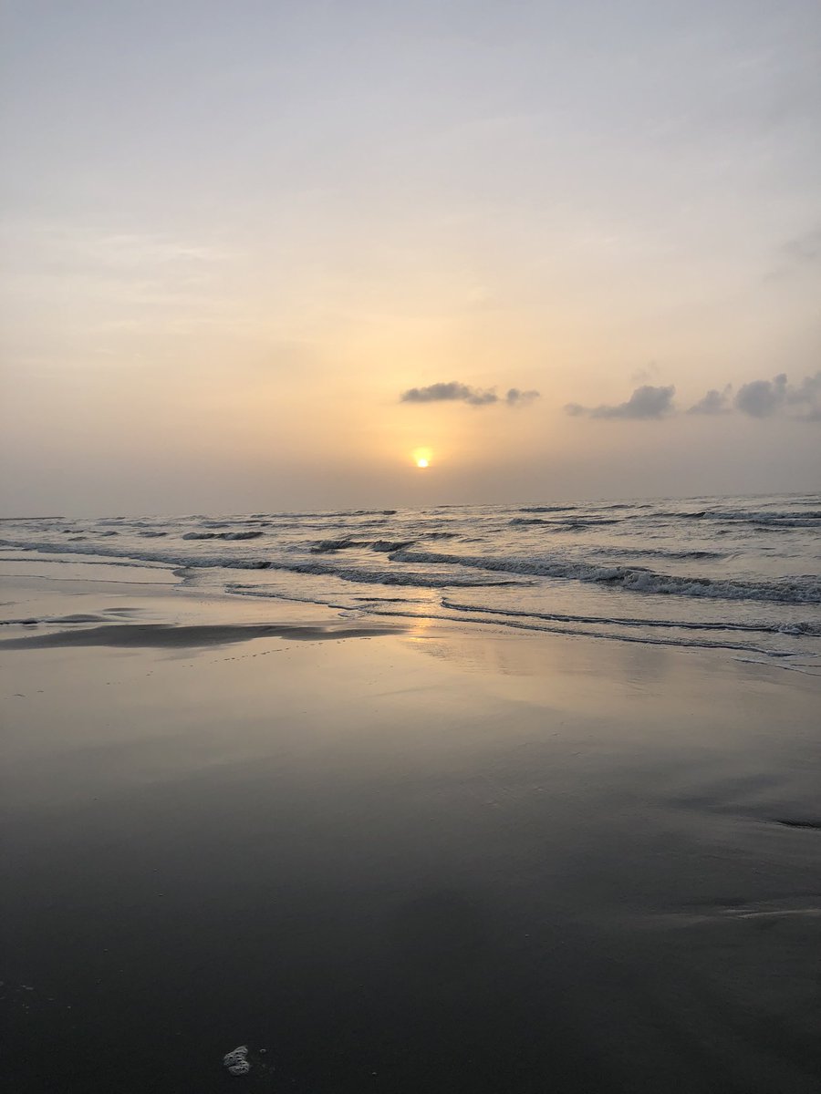 Analisa_1's tweet photo. Last week in Texas. Will miss the beach sunrises, will not miss the offensive humidity. https://t.co/zulu2eIzqU