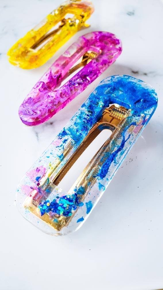 BeaconCreates's tweet photo. TREND ALERT! Resin hair barrettes are allll the rage right now and if you haven't jumped on this trend yet... you have to! Click the link below to learn how our friend, @avdoeswhat, designed these stylish barrettes using Beacon 527. #MadeWithBeacon
https://t.co/aK9yzsxn87 https://t.co/KuayEk2XGI