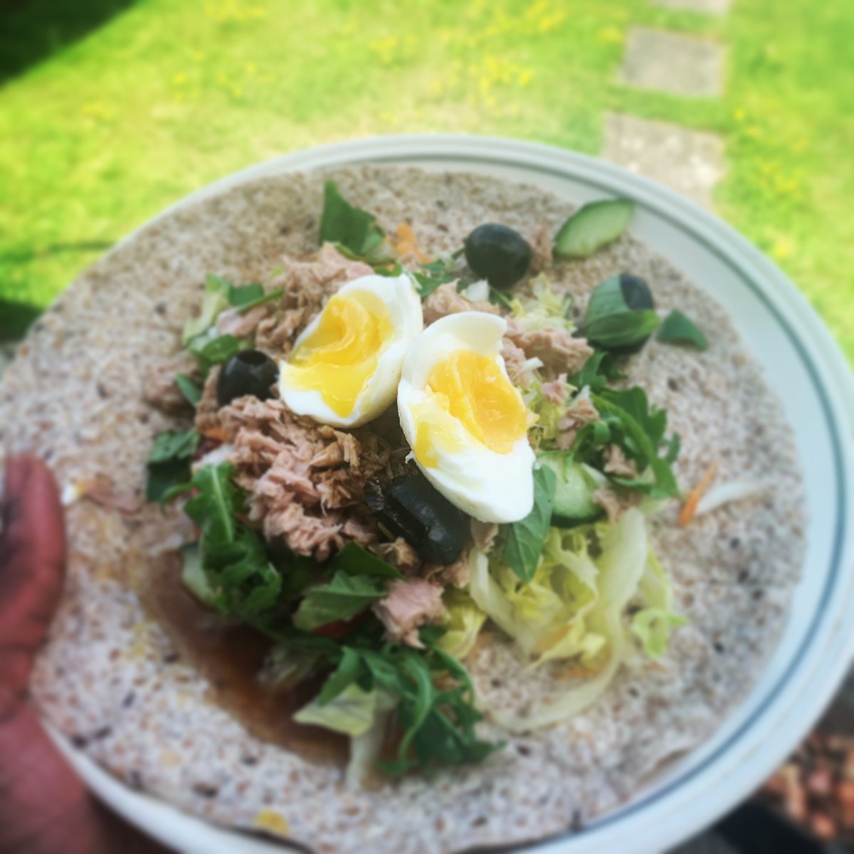 Lifestyleyourh1's tweet photo. #breakfastqueen #homemade #mixedsalad #egg #olives #freshbasil #tuna #younameit 😋😋😋 https://t.co/zn6abKZNRw