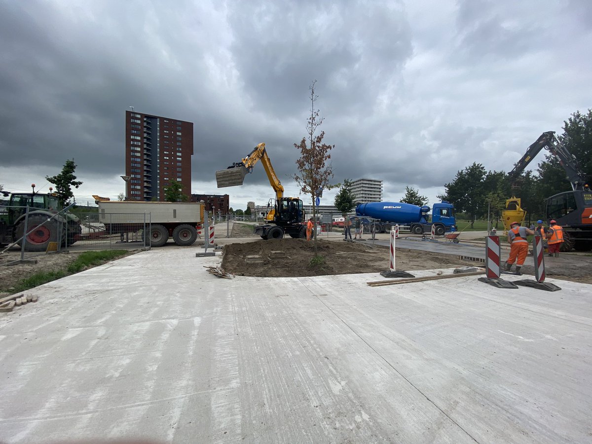 Terwijde Muziekplein.
Laatste deel betonpad aangelegd. Speelplekken worden volop gebruikt.