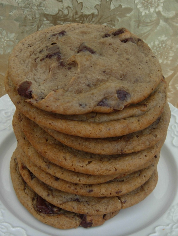 Just because they're #Vegan, that doesn't make them any less delicious! One bite of our #VeganChocolateChipCookies will make you a believer!

#CakesbyHappyEateryBakery 
(703) 530-8898 
Victoria@CakesbyHappyEatery.com 
ow.ly/ztO150AzUS8