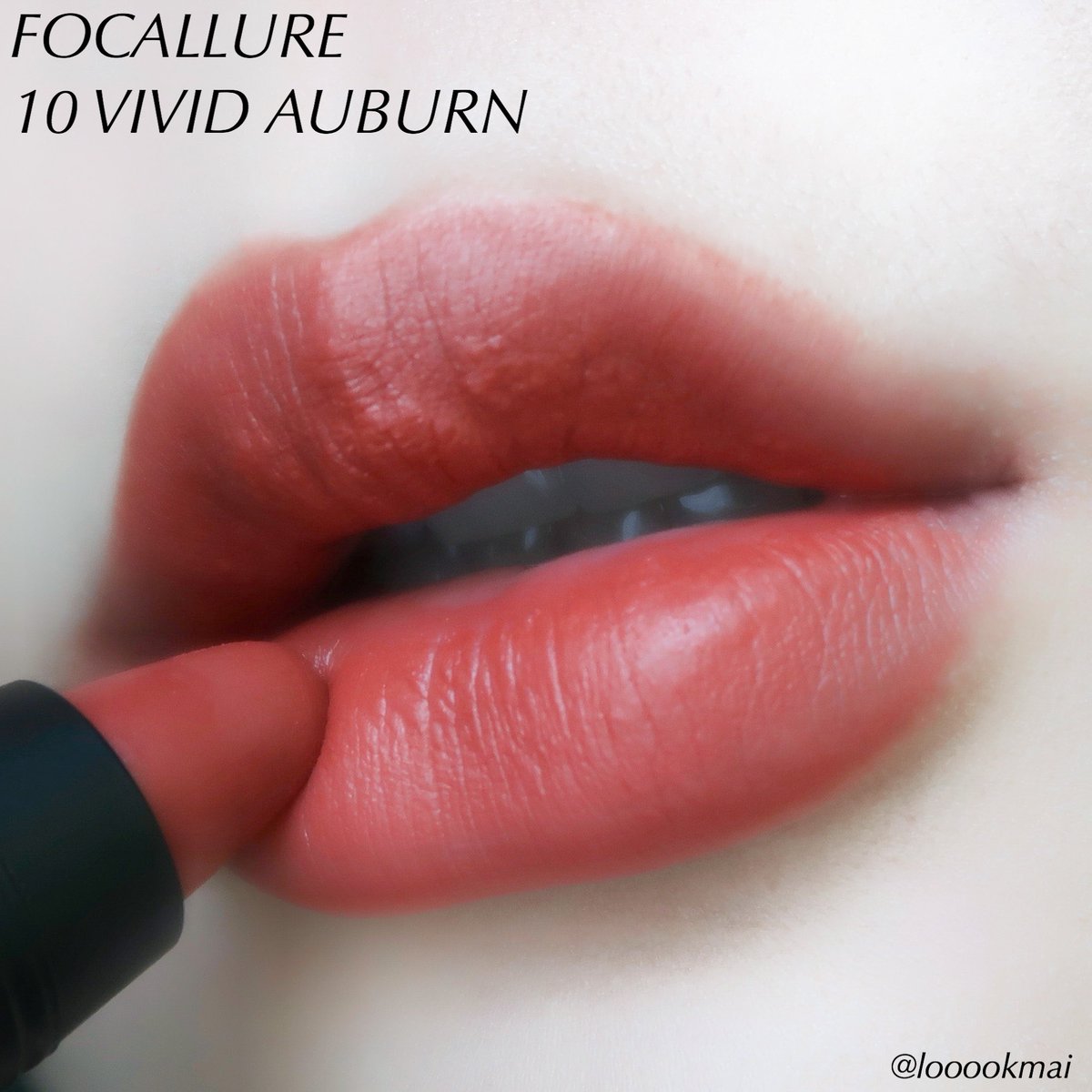 looookmai's tweet photo. ติดดาวเลย! ลิปสติกของ Focallure รุ่นนี้คือมาในแพ็คเกจสีเทียน เนื้อแมท หัวลิปทาง่าย ไม่เป็นก้อน ไม่ตกร่อง ละดีที่สุดคือสีชัดแน่น ติดทน สาวๆควรมีติดกระเป๋าไว้ แนะนำสี 10 แดงติ่งนํ้าตาลอมส้ม เข้าได้
กับทุกสีผิว ทาแล้วหน้าไบร์ทมากกก
ไปค่ะ พิกัดคลิกลิ้งค์เลย https://t.co/lAyxfcbpXm https://t.co/UDrPpxjCk6
