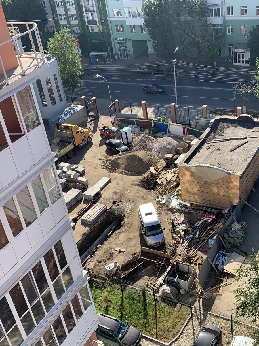 samarskaya95a's tweet photo. А работы активно ведутся, в выходные закапают и жилой дом без воды и отопления!!! https://t.co/x4BwhqDuiy