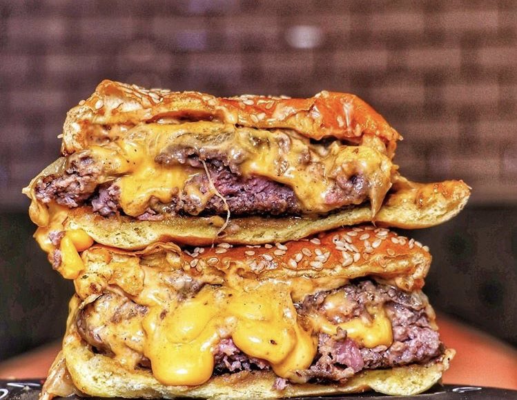 Did the waiting staff carry this fucker over in their pocket? Look at it. It’s laughing and crying at the same time. Keep your hands on it or it will try and wander into traffic to die againThey call this one “HNNNNNGH”