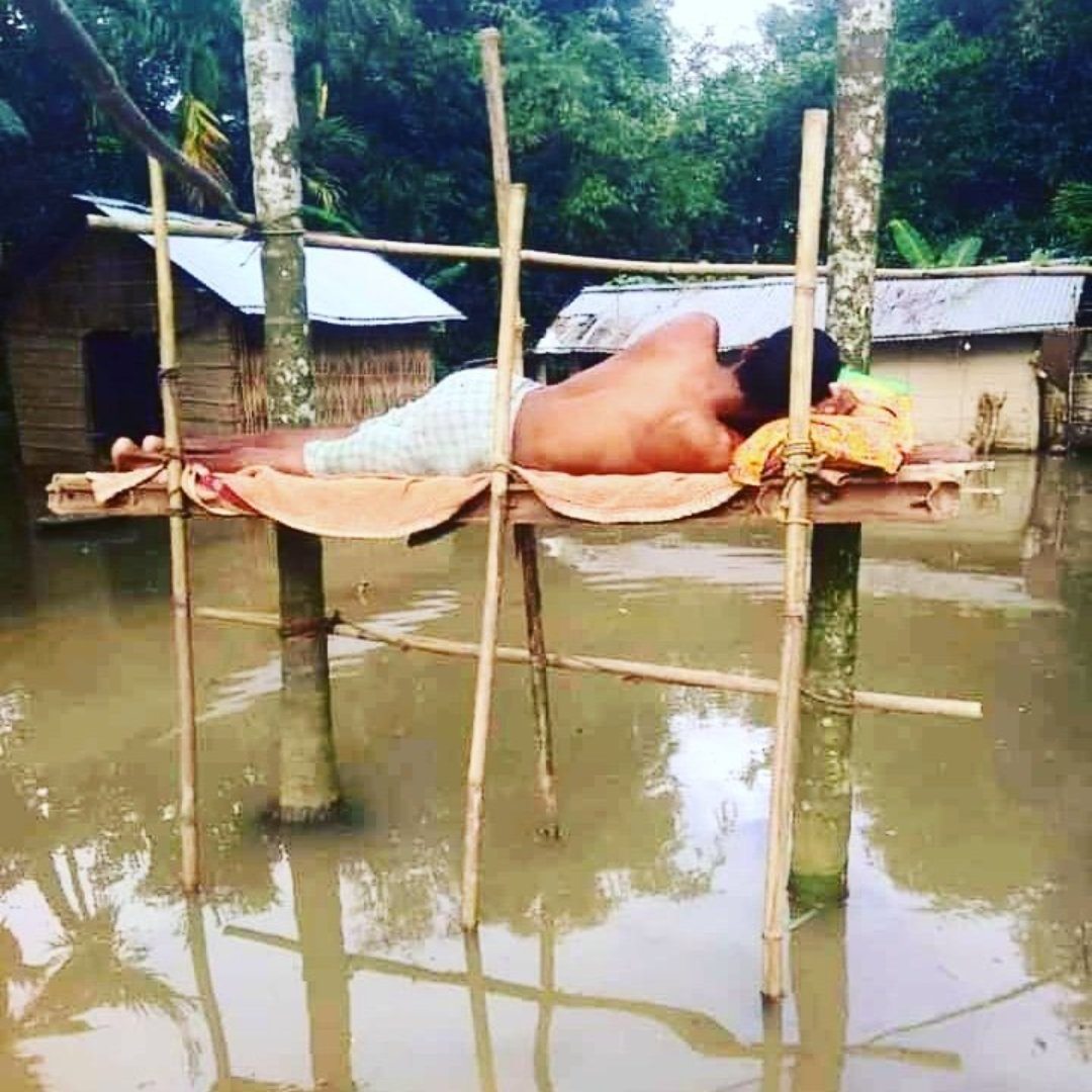 archita_dutta4's tweet photo. Someone out there don't have a house to sleep. Government and national media where are you now?
#AssamNeedsHelp
#AssamFloods
#Assam #AssamIsDrowning #SaveAssamFromFlood #AssamFloods2020
@narendramodi
@PTI_News
@IndiaToday https://t.co/GDq4tuPV8O