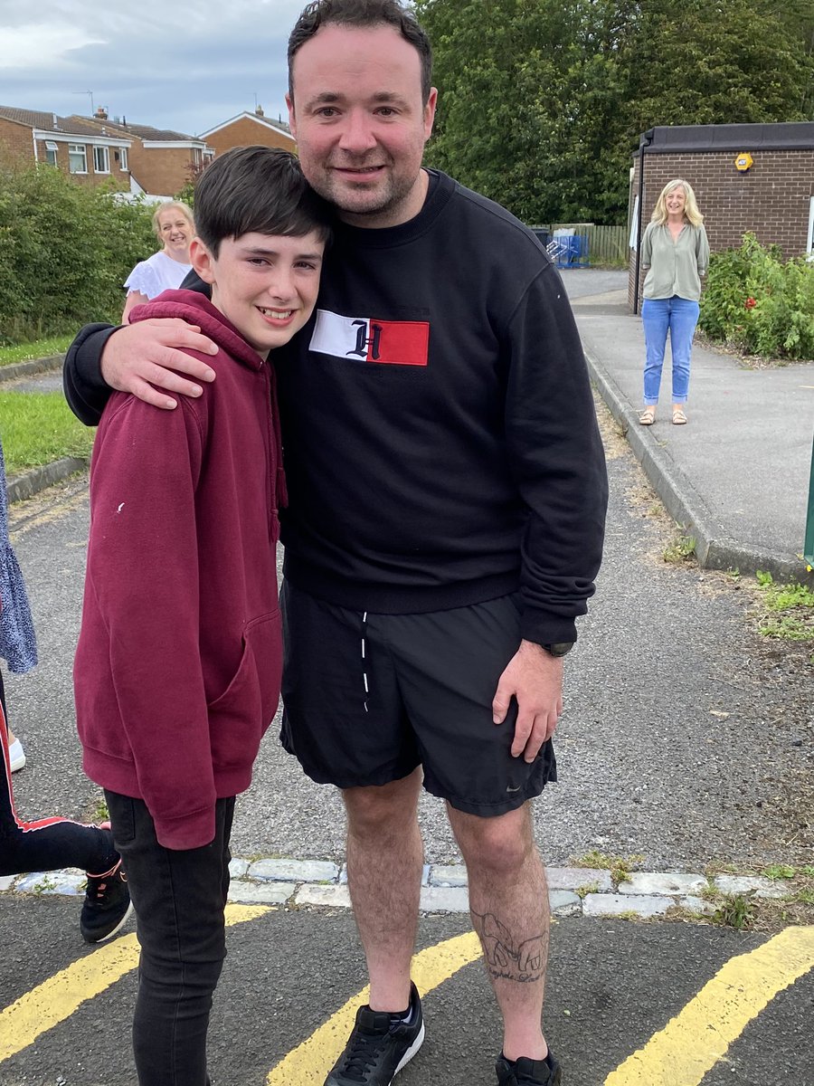 Lucy_Chis_'s tweet photo. Hugest thanks you to @StTMBelmont and big shout out to Mr Hunt! 🍎📚✏️♥️
#leavers2020 #LockdownLeavers #Y6 https://t.co/0dpsrdlRCT