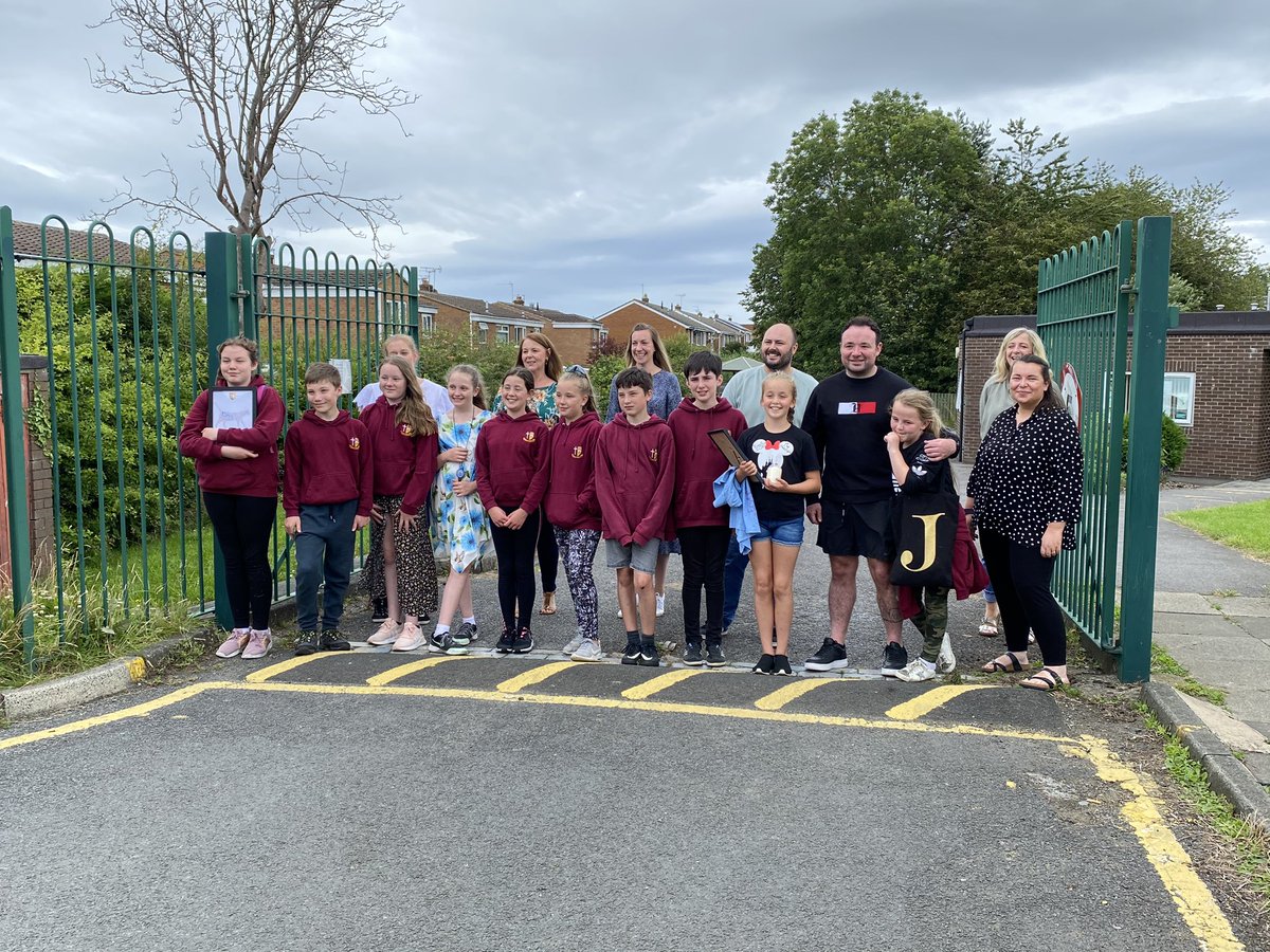 Lucy_Chis_'s tweet photo. Hugest thanks you to @StTMBelmont and big shout out to Mr Hunt! 🍎📚✏️♥️
#leavers2020 #LockdownLeavers #Y6 https://t.co/0dpsrdlRCT