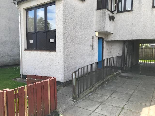MerPolWirral's tweet photo. With a community day of Operation Sparkle with @Birkenheadteam round the corner in #NewlingSt - at the same time we have carried out another misuse of drugs act warrant around the corner in Fieldway Court. #TeamBeb continues to work with the community to tackle crime in the area. https://t.co/QbcjTOj602