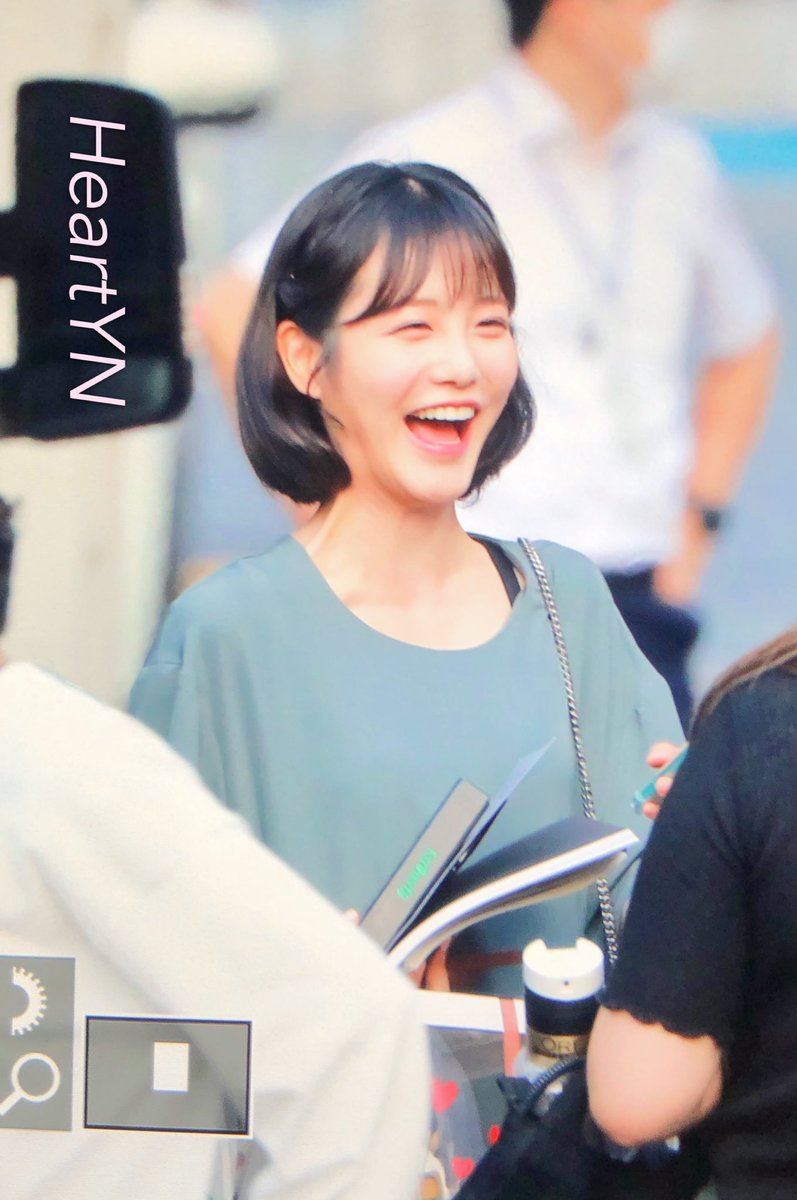 HeartYN_0118's tweet photo. 200717 뮤뱅 퇴근 프리퓨 

뮤뱅 마지막 퇴근길
1년 동안 넘넘 수고했어용 예은아 🥺🥺🥺

우리 곧 다시 만나자🥳🥳🥳

#신예은 #예은 #shinyeeun #yeeun #신예은 https://t.co/gK1Bq9513f