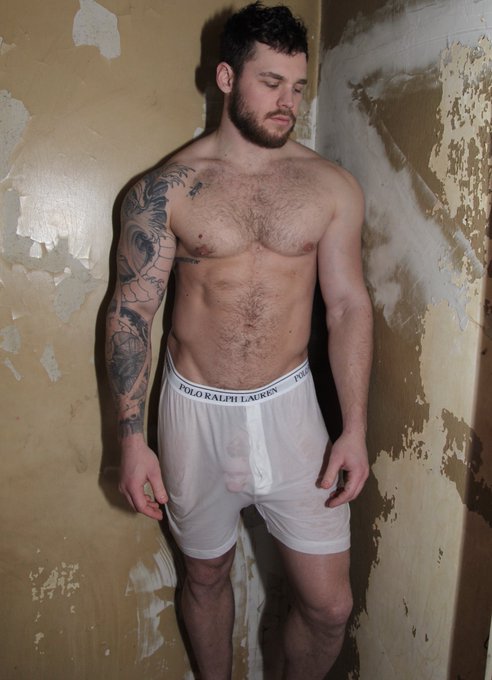 Do these shorts make my dick look big? https://t.co/FZkczTGt0L