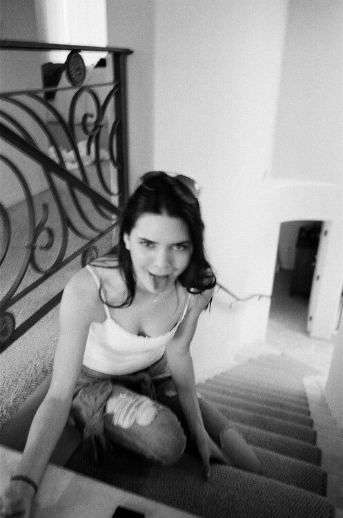 whenufeelinyou2's tweet photo. There are Mary Poppins and There are Cool crackly Poppin Breath Mints. @MoonOralCare @KendallJenner @latimes @voguemagazine @VogueParis https://t.co/hhdIYXyfu7