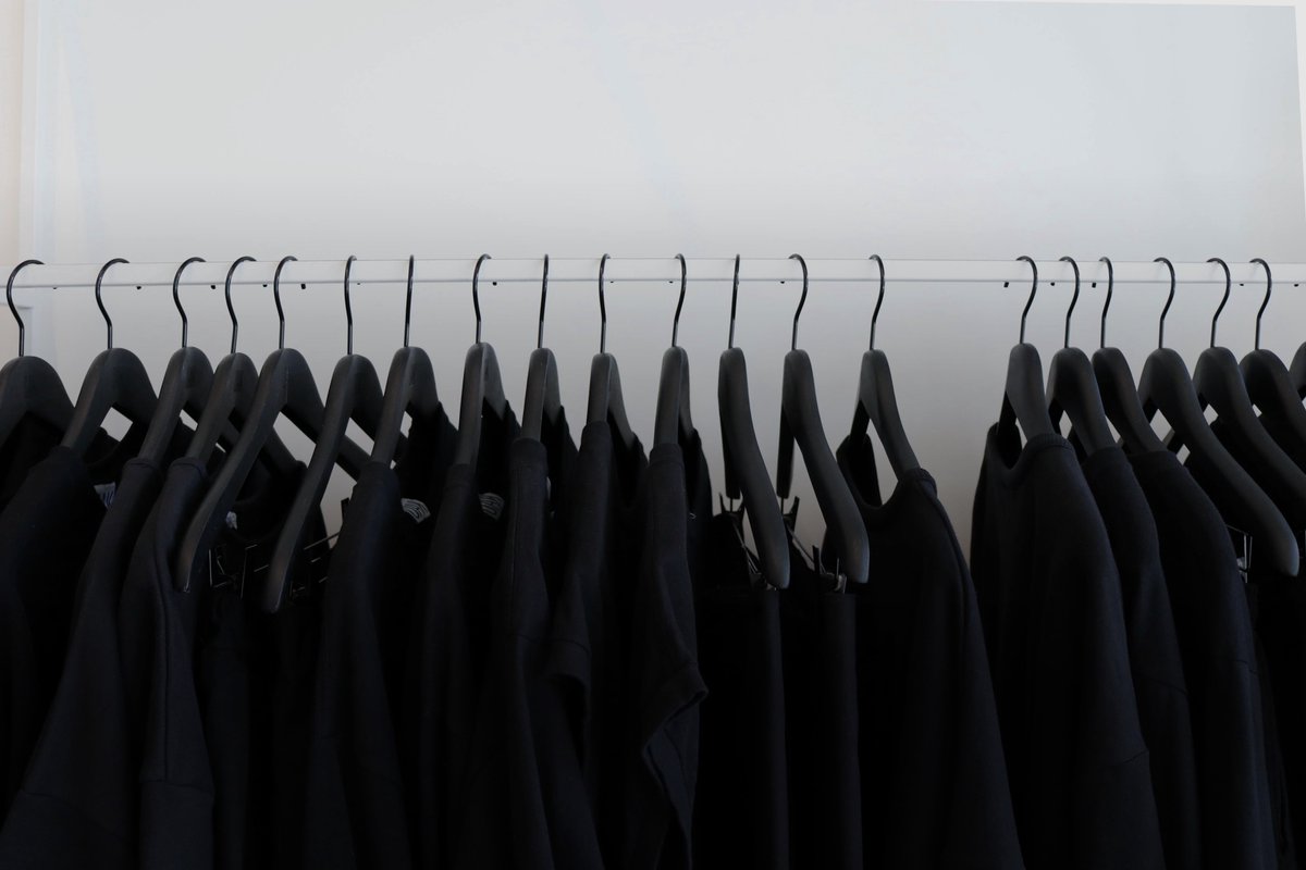 alex_swiftify's tweet image. Ivano Di Gese explains the difference between the == and === operators and how you can use the Equatable protocol to compare objects.
medium.com/better-program…
#swiftlang #protocolorientedprogramming
