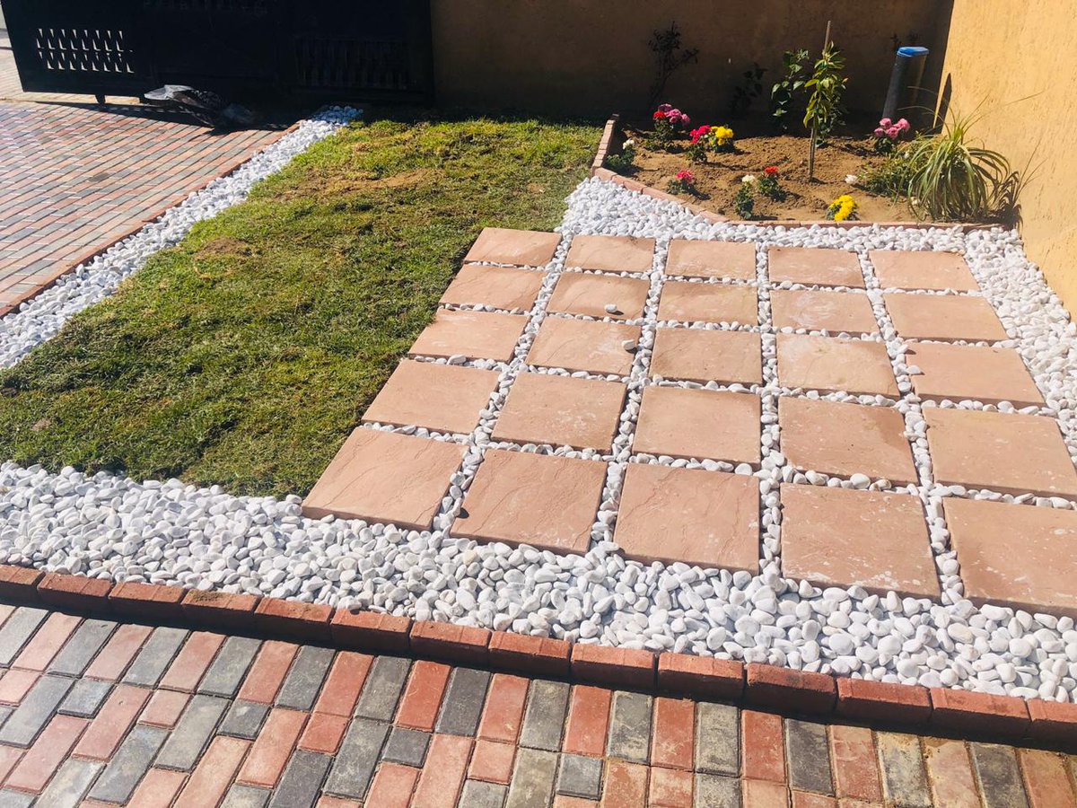 Nwabi_0913's tweet photo. We sell pebble stones for R100 per 20kg, stepping stones R60 each, edge bricks starts from R5 each. We are based in Midrand. Delivery is free #Zinhle #MandelaDay #67minutes https://t.co/vYHzxZxauK