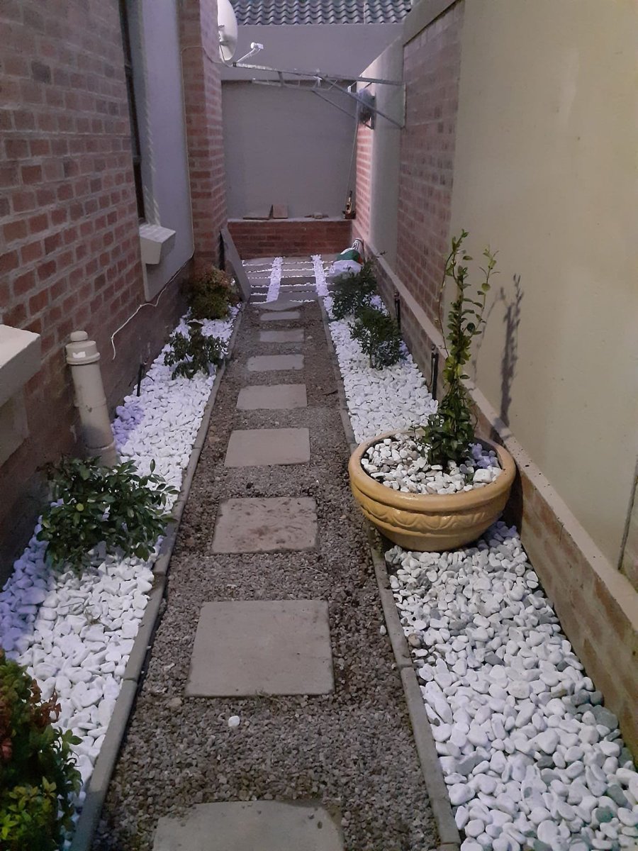 Nwabi_0913's tweet photo. We sell pebble stones for R100 per 20kg, stepping stones R60 each, edge bricks starts from R5 each. We are based in Midrand. Delivery is free #Zinhle #MandelaDay #67minutes https://t.co/vYHzxZxauK