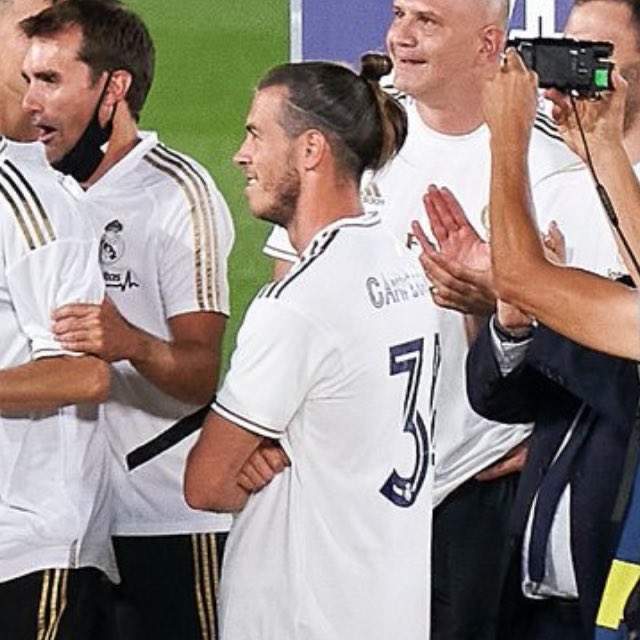 Junaid_BCU's tweet photo. Nice to see Gareth Bale still following Social Distancing guidelines when celebrating the La Liga trophy yesterday. https://t.co/FKMI4TeoBV