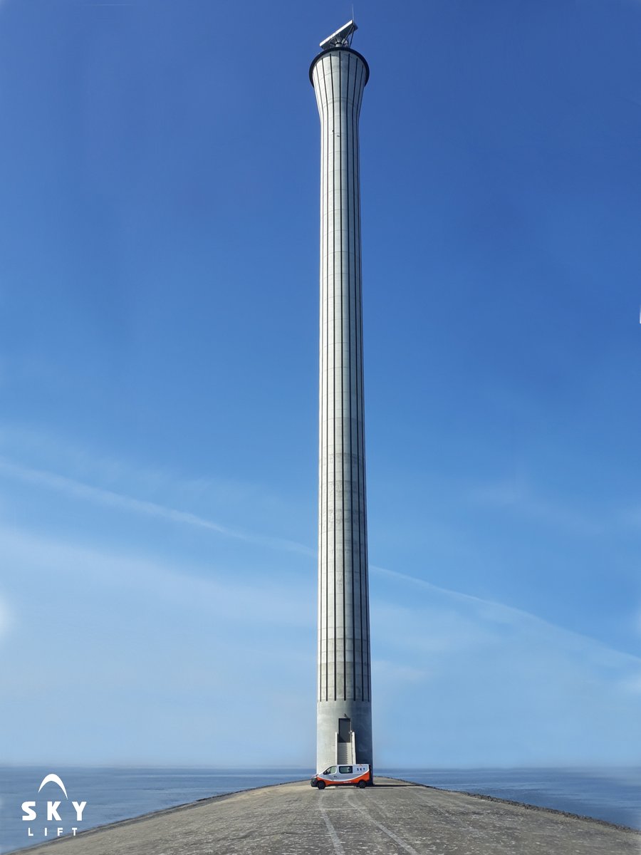 Is die toren nou zo hoog, of de SkyLift bus eronder nou zo klein?

Enkele keren per jaar bezoeken wij voor liftonderhoud de 115 meter hoge ‘Lange Neel’. Deze radartoren staat op de Oosterscheldekering en wordt gebruikt om schepen veilig de drukke Westerschelde op te loodsen.