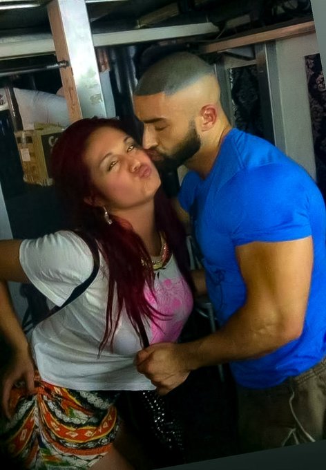 Como cuando los besitos se dan de diferente manera jajaja  Wow junto al gran actor @SagatFrancois  Like