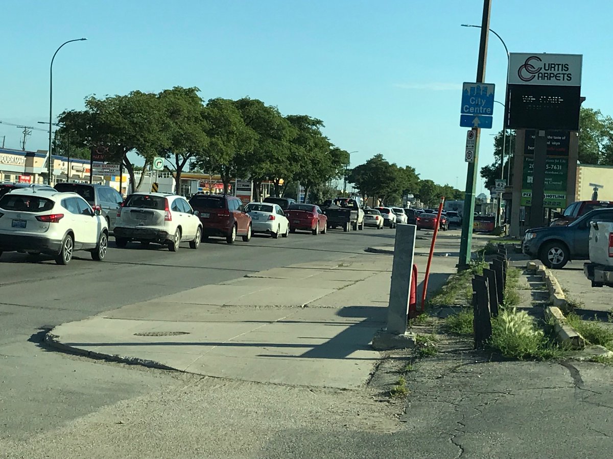 CtvTara's tweet photo. Watch for heavy traffic volume Northbound Pembina Hwy! It’s backed up from Waterford Avenue to Oakenwald Avenue. #BumperToBumper #SlowGo @ctvwinnipeg  @CTVMorningWPG https://t.co/FwyuSwCCiw