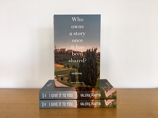 We couldn't be more excited about #WomensPrize winner Valerie Martin's new novel I Give It To You 🙌

It's coming in August, but we have 12 proofs to giveaway for those of you who can't wait.

Simply retweet and tag a fellow booklover for a chance to #win a copy for you both.