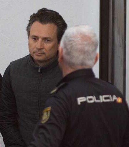 LU15_CDMX's tweet photo. @abrahamendieta #EmilioN tan insensato que por corruptos toda su familia está involucrada en delincuencia organizada https://t.co/8g8EEcyCNe