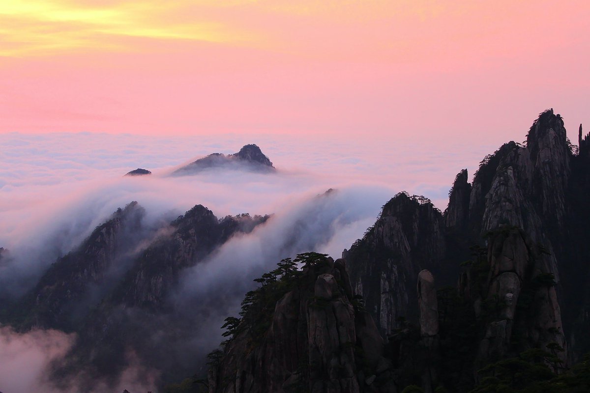 hotellum's tweet photo. Beautiful mountains, right? Where would you think it is?
A - #China
B - #SouthKorea

Tell us your guess below! We will reveal the answer in our next post! #guesswherechallenge

Answer to last picture: Fiji

Photo by ( d f y b ) TRAVEL CAPTURES on Unsplash

#Traveller #mountains https://t.co/Gwin3N09sh