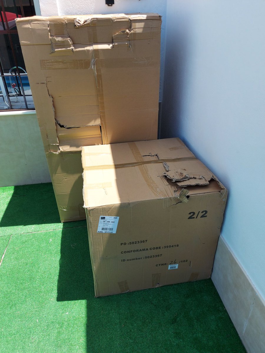 IvanGoyos's tweet photo. @Conforama_ES Así llegaron los artículos a mi casa. Una lástima que me los recogiera un familiar, porque yo estaba trabajando y no me encontraba en mi domicilio, sino no hubiese firmado nada... https://t.co/DiUVKxc7Rt