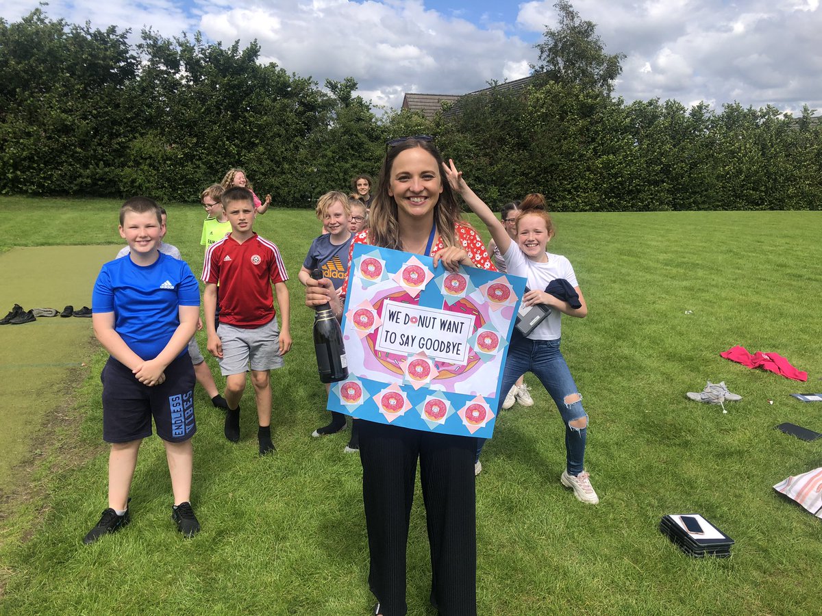 It’s not just farewell to year 6 today 😢 we are also saying our goodbyes to Miss Sanderson too! 

           #TeamMosborough