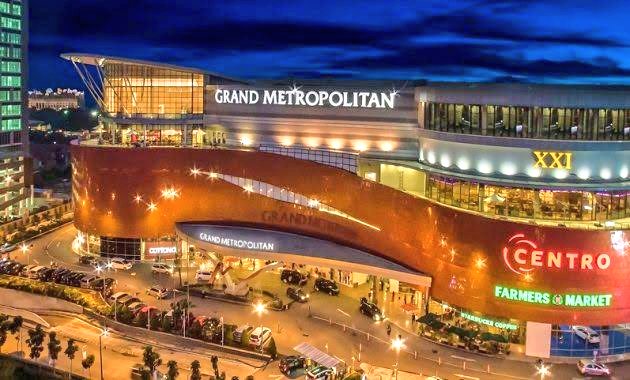 2. Nongkrong "mahal" nggak perlu ke Jakarta.Kalo pengen makan-makan/belanja, daripada jalan jauh-jauh ke GI, dll., ada banyak mal yang enak buat ngeceng di kota ini.Grand Metmall. Summarecon Mal Bekasi. GGP. Ciputra Cibubur. dll.