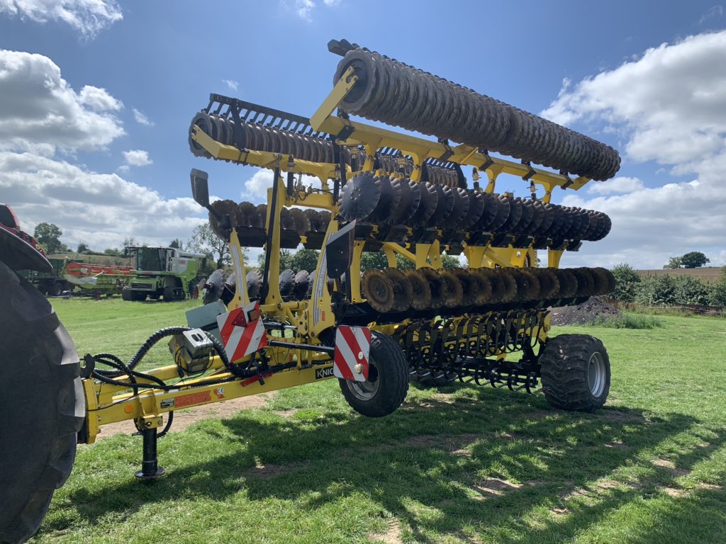 DRDFellows's tweet photo. *FOR SALE* 
2013 bednar Swifterdisc XE1000, very straight machine and genuine reason for sale. All bearings, discs and pins good. Levelling boards, comes with a handful of spare parts and a bolt on drawbar extension. PM for details. Any RT’s appreciated. https://t.co/4WLr7UwDoA