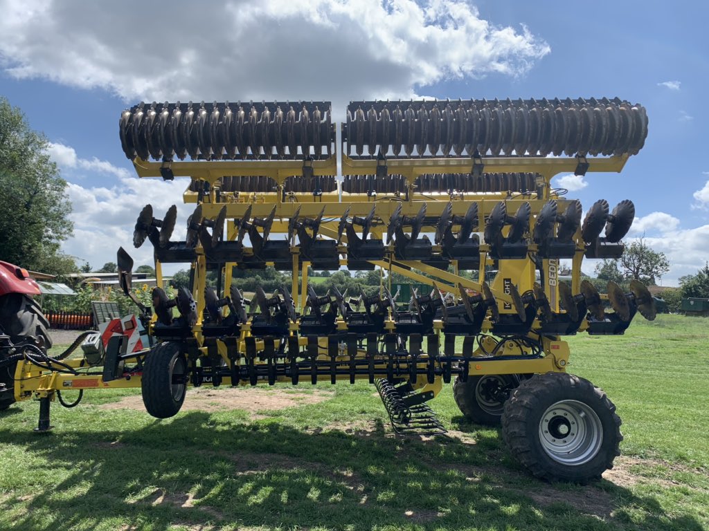 DRDFellows's tweet photo. *FOR SALE* 
2013 bednar Swifterdisc XE1000, very straight machine and genuine reason for sale. All bearings, discs and pins good. Levelling boards, comes with a handful of spare parts and a bolt on drawbar extension. PM for details. Any RT’s appreciated. https://t.co/4WLr7UwDoA