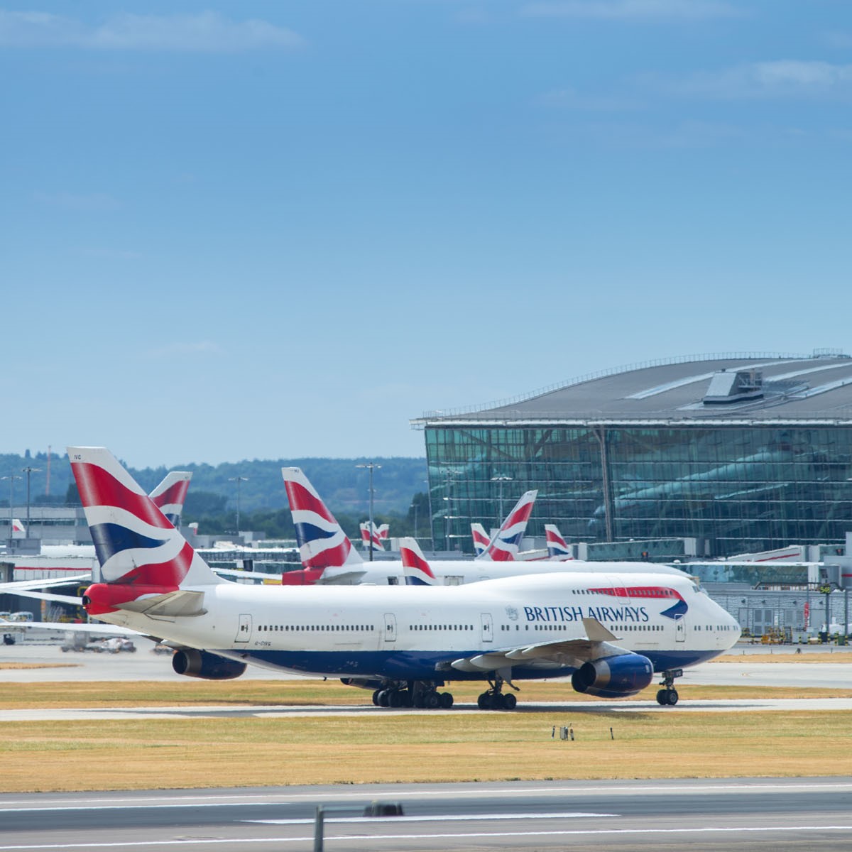 HeathrowAirport's tweet photo. A tribute to @BritishAirways’ 747 #QueenOfTheSkies, as the airline announces its intention to retire the aircraft after almost five decades of service. 

From all of us at Heathrow, farewell old friend. We’ll miss you. ✈️ #avgeek https://t.co/3woToSSJXL