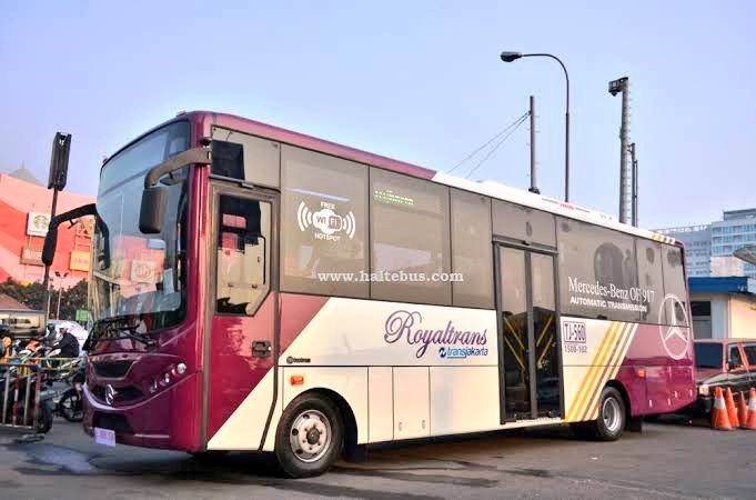 3. Banyak pilihan kendaraan umum ke Jakarta.Bus ada, commuter line ada, TransJakarta ada, LRT? Bentar lagi juga ada.