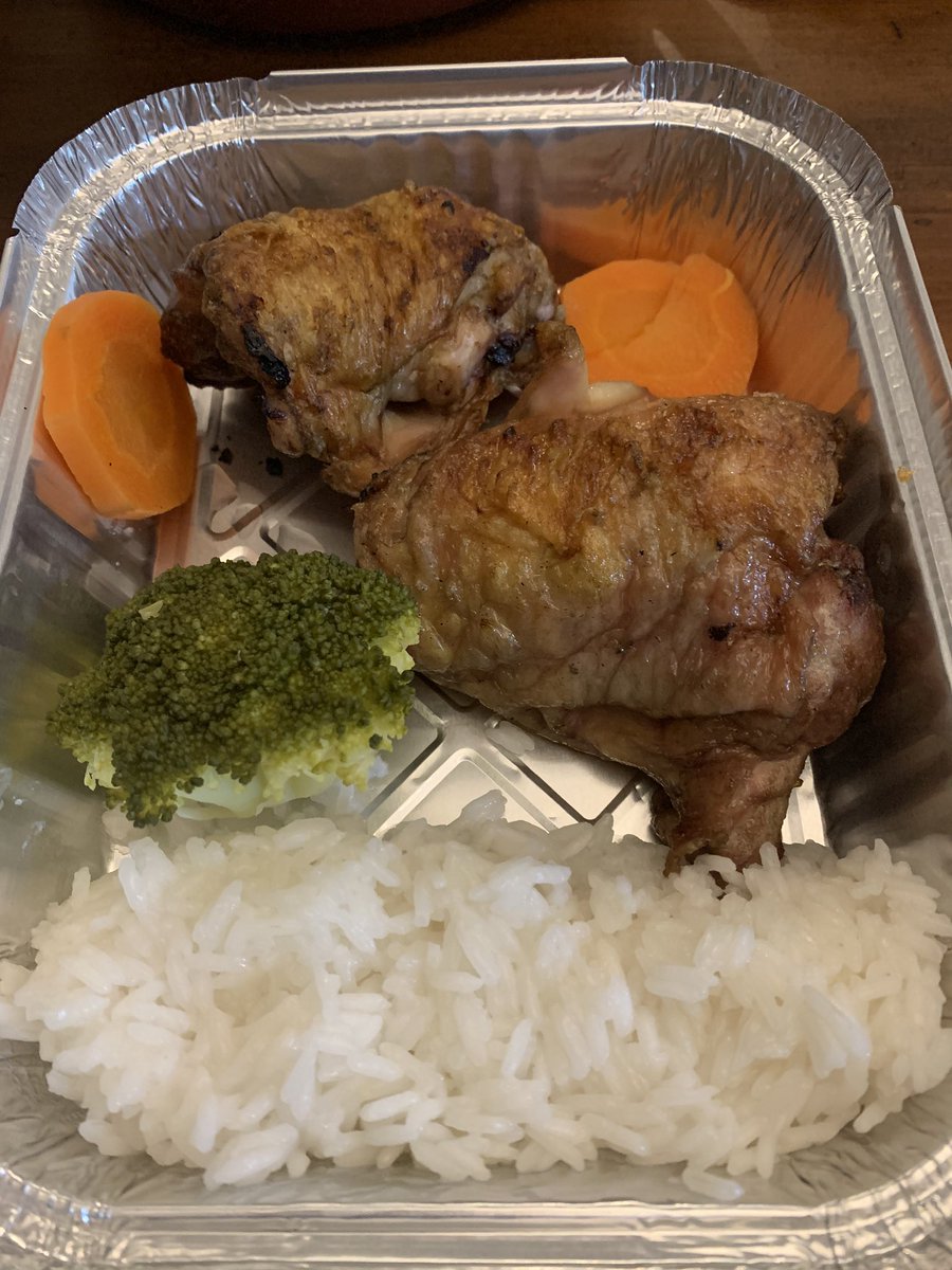 jairo_winck's tweet photo. Sobre coxa assada, (cerca de 400gr frango), arroz e salada... 

R$ 20,00 https://t.co/cDJWerIm9r
