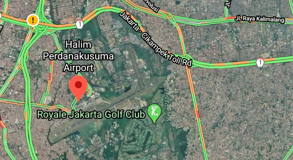 5. Mau terbang? Mayan, ada Halim.Kalo harus bepergian naik pesawat, emang agak PR sih kalo mau ke Soetta...tapiiii, lo bisa nyari flight dari Halim yang lokasinya nyerempet deket sama Bekasi.Dari Terminal Kayuringin juga ada layanan Damri ke dua bandara ini.