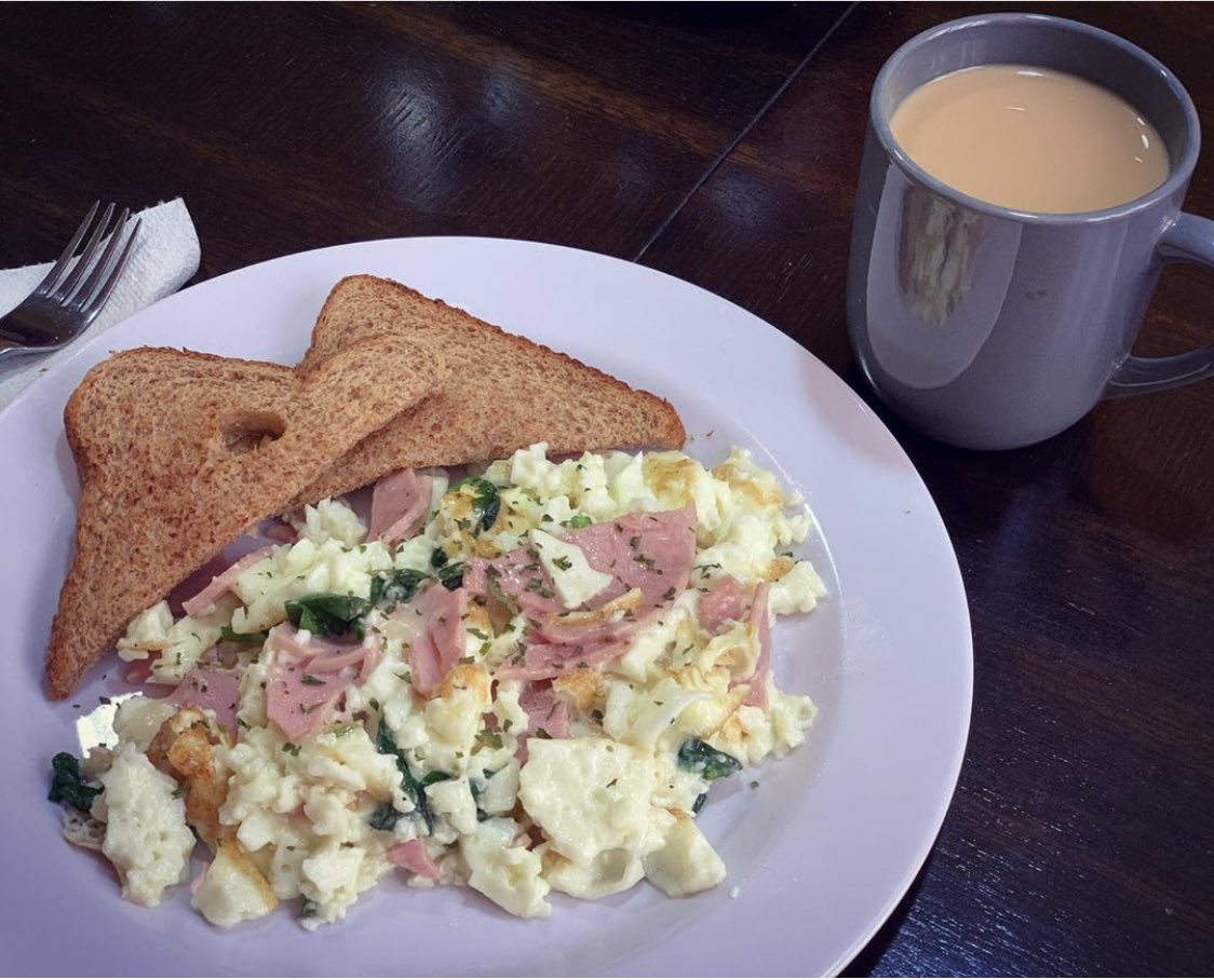 MelaniaHernnde2's tweet photo. #Breakfast โ๏ธ
#EggsWhites #Scramble #Spinach #TurkeyHam https://t.co/OJGn1V48H7