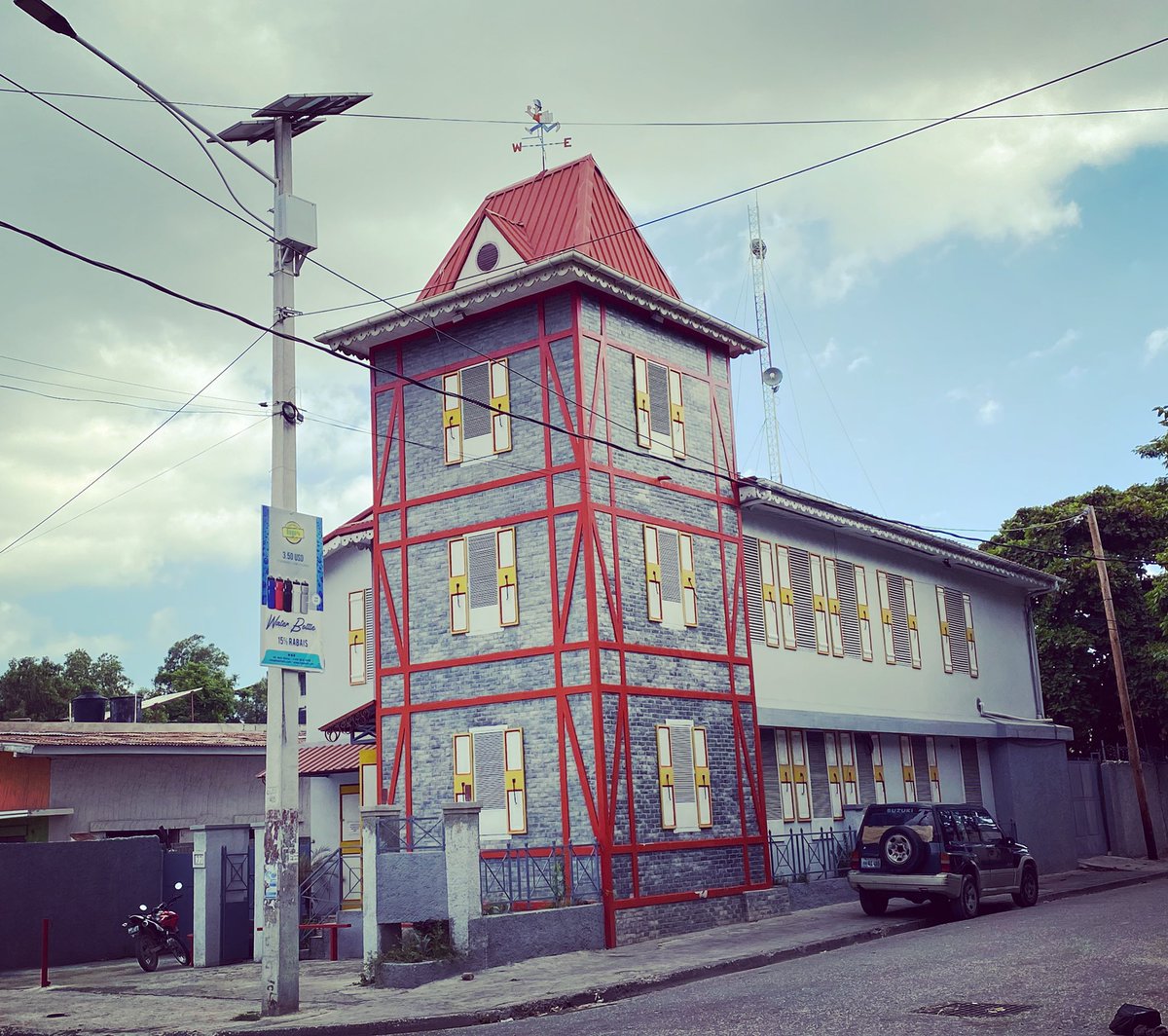 marcalainb's tweet photo. Nan #AyitiNouVlea tout kay ta dwe konsa 😊😊
#HaitianArchitecture https://t.co/vXh6kVupyd