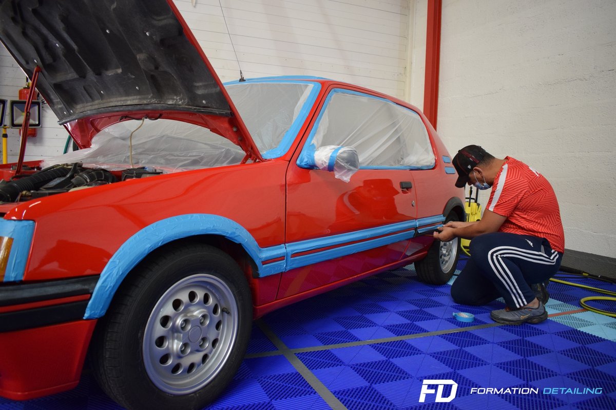 SPFFormation's tweet photo. Masquage avant polissage d'une #205 #GTI chez #formationdetailing
#detailingschool #peugeot #peugeot205 #peugeotsport #peugeot205gti #vintagecar #frenchcars https://t.co/KNtZkBwXa8