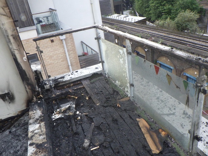 DubFireBrigade's tweet photo. Do you have a ‘Balcony’ barbecue? Thought about buying one? 

Don’t!

They are dangerous. It is recommended to NEVER barbecue on a balcony.

These items have been removed from sale by online retailers who are issuing refunds after lobbying by @LondonFire 

Pics courtesy of LFB. https://t.co/H6MZKbV4UA