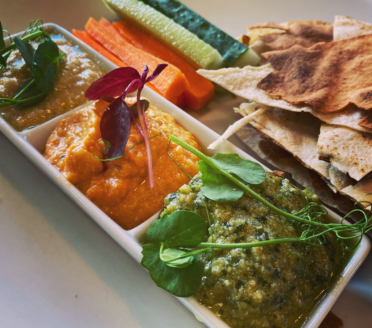 pvillearms's tweet image. Fancy some light snacks in the sunshine after work with a cold beer or cocktail? We got you cover with our new #summer menu and #cocktail menu.
Original, Red Pepper and Coriander Humous served with Toasted Arabic Bread &amp;amp; Crudités. ☀️😎☀️
#prestonvillearms #summervibes #beergarden