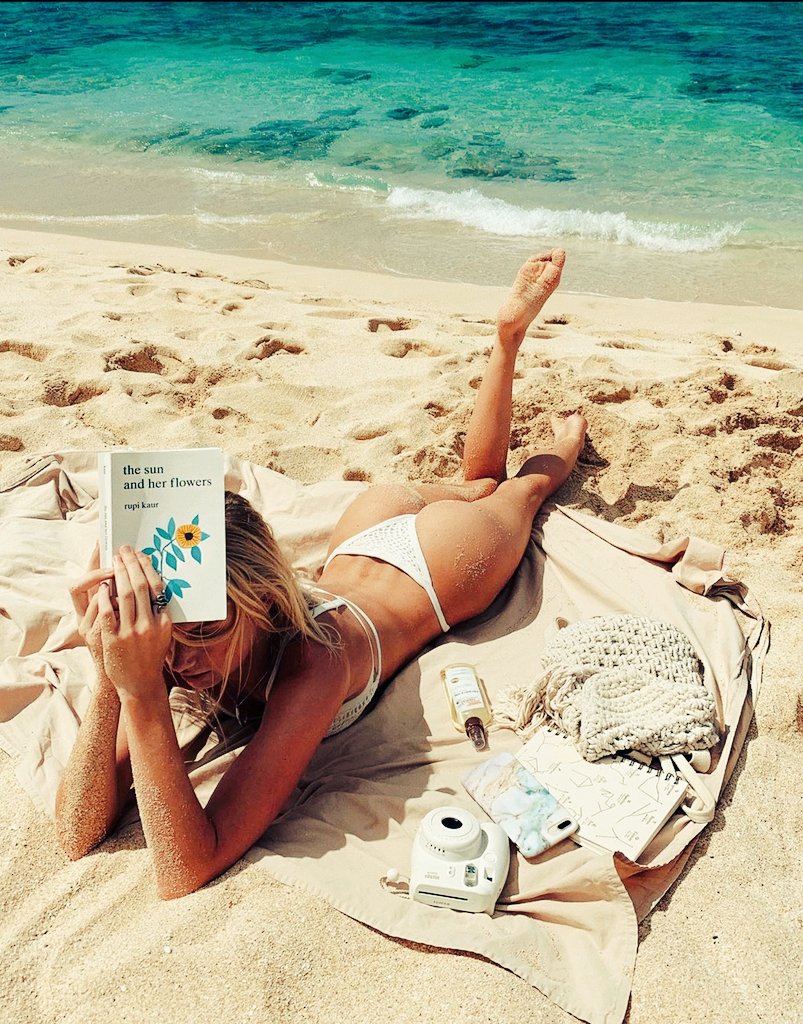 JanaRikar's tweet photo. 🎶Having a good time baby
Wish you were here
Thinking about you baby
It feels like you're near
And You Can't do a Thing
To Stop Me🎶
#FlashbackFriday
#FujikoFriday
#FridayVibes
#BeachVibes
#TannedVibes
#ReadingVibes
#HashtagVibes https://t.co/rhmedK6KFi
