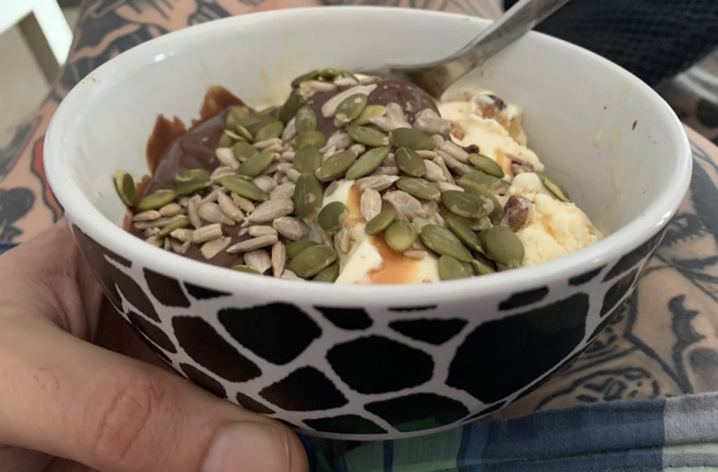 CarloARocks's tweet photo. A LA MIERDA TODO.
#IceCream #Cebatil https://t.co/iRFWVBZKgP