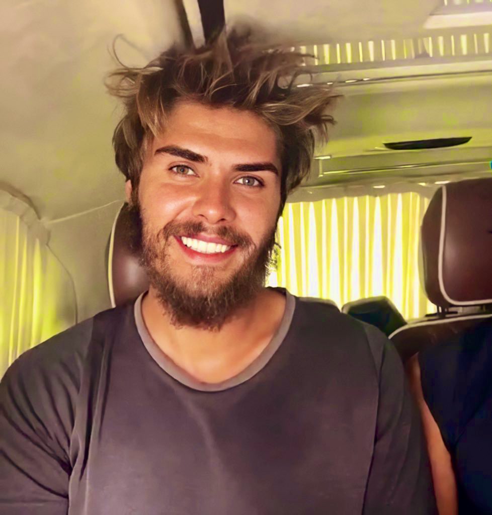 Biraz da barışın aşırı güzel gözlerini ve kaşlarını konuşalım.