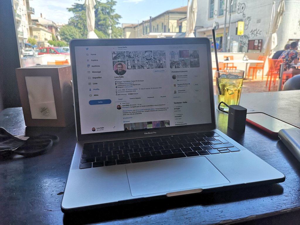 lucarallo's tweet photo. Com'era quel discorso del lavoro in ufficio? Oggi operativo dal bar, MacBook e hotspot 👍🏼 non manca nulla! 💻 Ora call con il team su un cliente, poi meeting per progetti futuri 🚀

@iolegiglio @emilceron @CloProietti @JacopoFortino @mauro_gianca

#17luglio #nomadidigitali https://t.co/U1ia0O1OvS