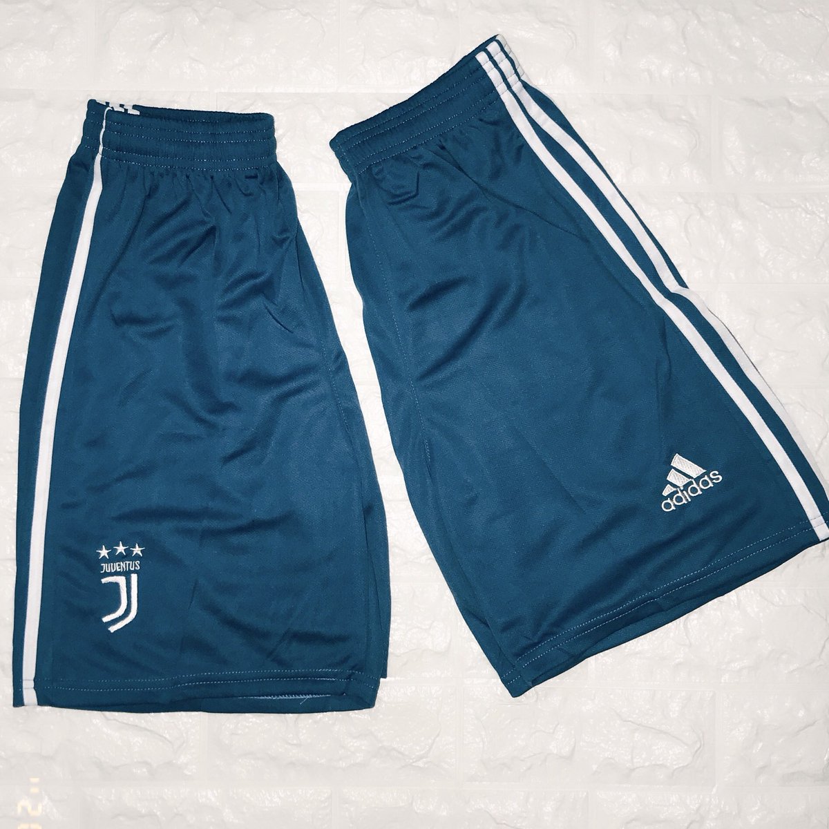 playversemnl's tweet photo. ❗NEW ARRIVAL❗
JUVENTUS THIRD - BLUE!
AVAILABLE FOR 250 EACH.
DM TO ORDER.
#PLAYITHARD https://t.co/vmS6EtJZov