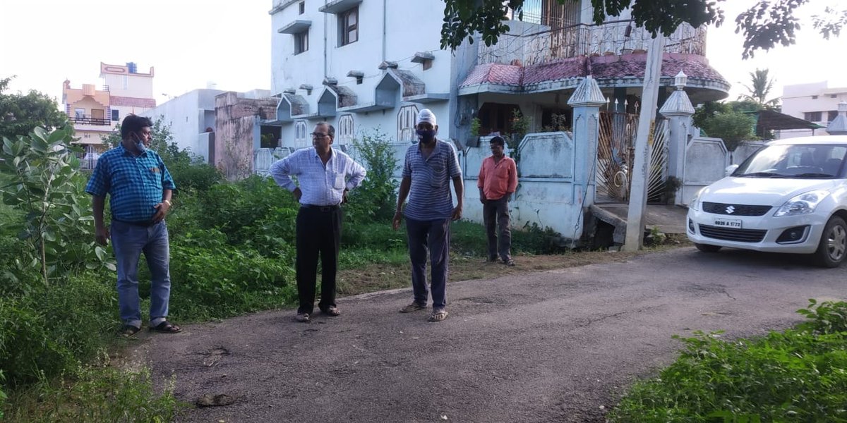 BJD4Nuapada's tweet photo. ନୂଆପଡା ବିଧାୟକ ଶ୍ରୀଯୁକ୍ତ ରାଜେନ୍ଦ୍ର ଢୋଲକିଆ SHG ମହିଳା ମାନଙ୍କ ଦ୍ୱାରା ଚାଉଳ ବଣ୍ଟନ ପାଇଁ PDS ସପର ଉଦଘାଟନ କରିବା ସହ ବିଭିନ୍ନ ୱାର୍ଡ ବୁଲି ଉନ୍ନତ ମୂଳକ କାର୍ଯ୍ୟର ସମୀକ୍ଷା କରିଥିଲେ ଏବଂ ବିଭିନ୍ନ SHG ଗ୍ରୁପ ସହ ଖରିଆର ରୋଡ ବିଜେଡି ପାର୍ଟି ଅଫିସ ଠାରେ ସେମାନଙ୍କର ସୁବିଧା ଅସୁବିଧା ବିଷୟରେ କଥା ହେଇଥିଲେ । https://t.co/hXpdVBO01m