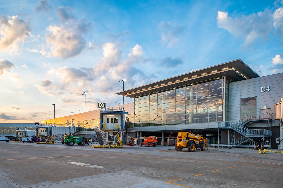 HenselPhelps's tweet photo. Hensel Phelps celebrates the successful opening of the new Concourse D and Terminal Wings Expansion project at Nashville International Airport! @FentressArch @flynashville #aviation #travel

Learn more at: https://t.co/TMFbMKX4kN https://t.co/o2pMGGapzD