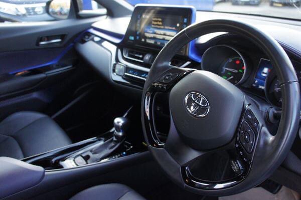 Sinclair_Direct's tweet image. Fully OPEN...with over 100 quality and competitively priced cars ready for you - and here's another quality vehicle - the head-turning and efficient Toyota CHR 1.8 DYNAMIC HYBRID - and with a £1000 saving - WAS £21,995 NOW £20,995.
Search / Finance / Collect.