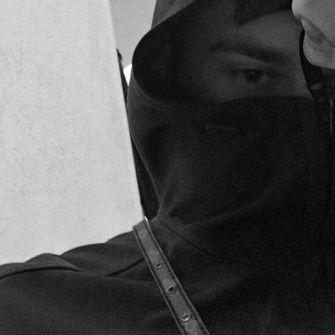 mhm55000's tweet photo. حاول أن لا تتجاوز مع الآخرين في المزح والعتب فهم بشر يتقلب مزاجهم من حال إلى حال وقد يكون توقيتك جداً خاطىء . كن متوازنًا متفهمًا

@T_V_T

#بہائع_الہياسمہين https://t.co/2DqxXwbz5Y