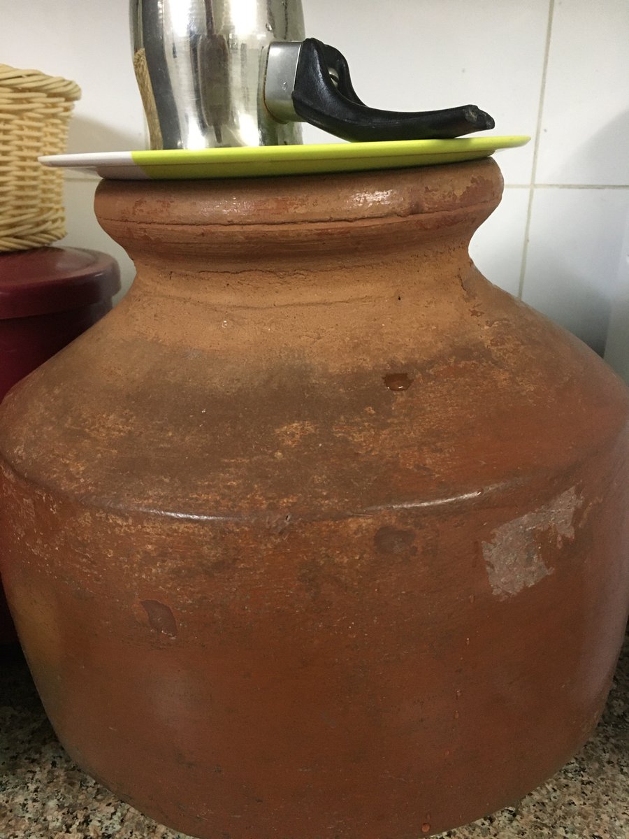 Talking of Kulhar one is reminded of the taste of the water stored in an earthen pot (In Muscat, I still use only a 7 year old Earthern Pot. See image) and the small earthen lamps used to be lit in dozens during Karthigai festival. 8/n