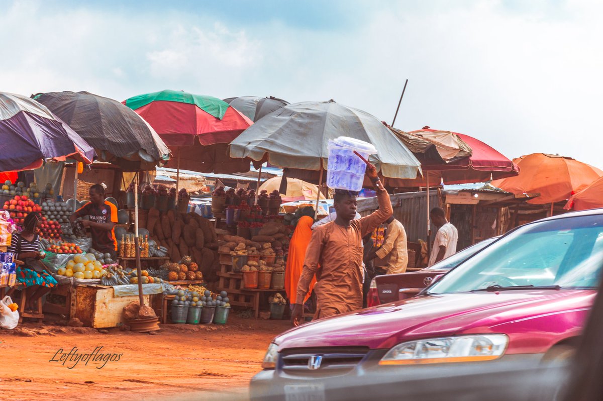 sarumi_adelani's tweet photo. Life..
#photooftheday #vogueafrica #abujaphotographer #lagosphotographer #lagoscreatives #abujacreatives  #mood #documentaryphotographer #bravogreatphoto #UrbanAndstreet #depthobsessed #primeshots #killergrams #moodygrams #streetleaks #streetshared #streetclassics #streets_vision https://t.co/cFTMjeMXTR